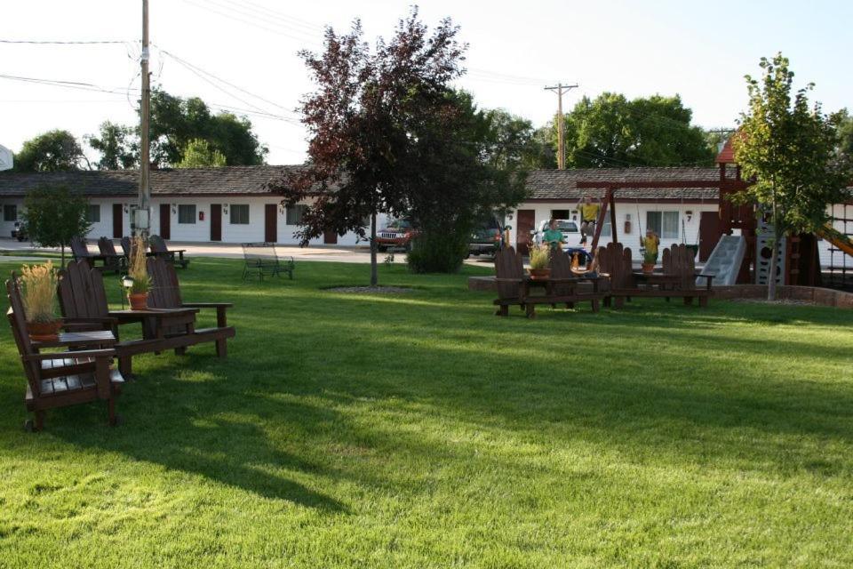 Covered Wagon Motel Lusk Wy ภายนอก รูปภาพ