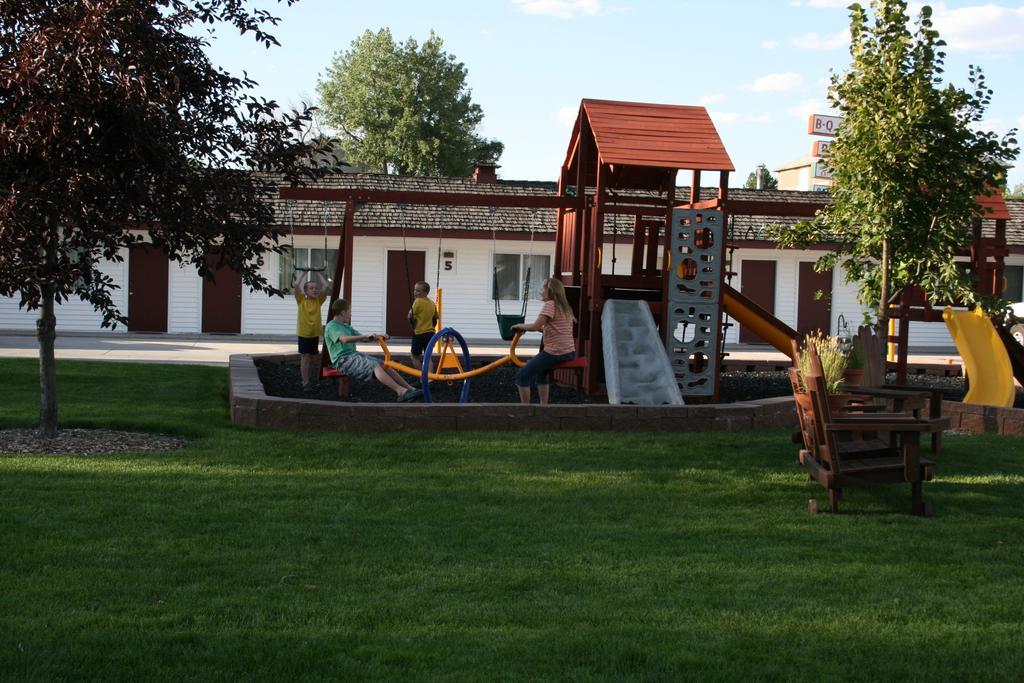 Covered Wagon Motel Lusk Wy ภายนอก รูปภาพ